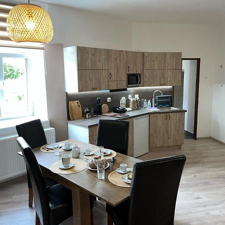 Apartmany Nezarka A Privatni Wellness 인드르지후프흐라데츠 외부 사진