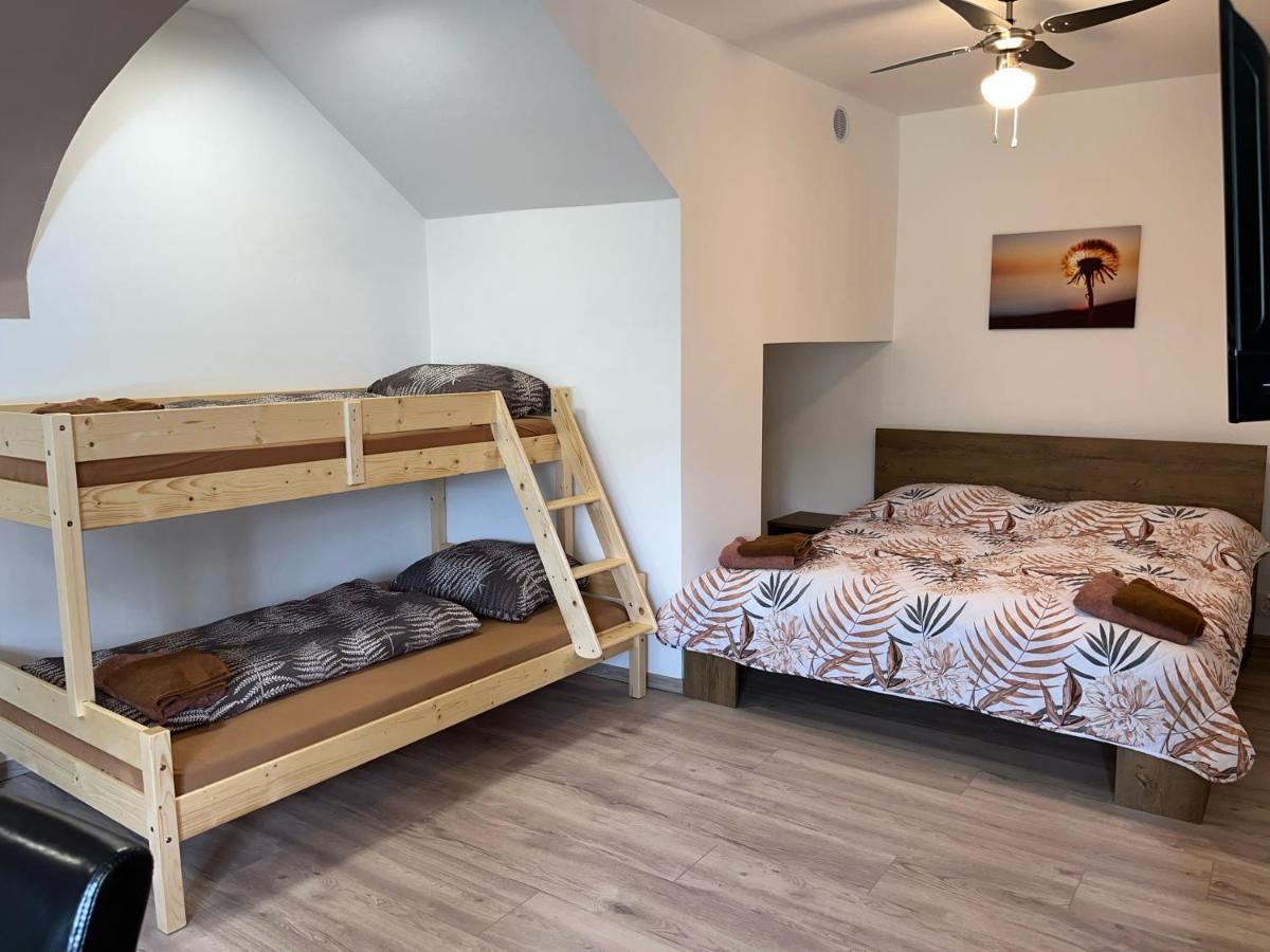 Apartmany Nezarka A Privatni Wellness 인드르지후프흐라데츠 외부 사진
