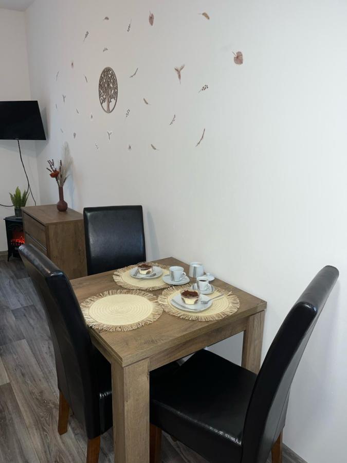 Apartmany Nezarka A Privatni Wellness 인드르지후프흐라데츠 외부 사진