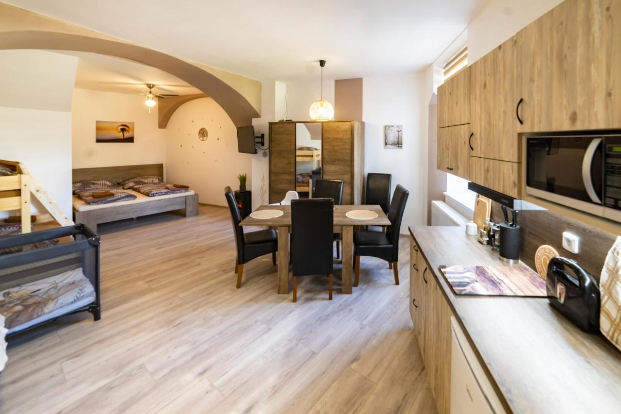 Apartmany Nezarka A Privatni Wellness 인드르지후프흐라데츠 외부 사진