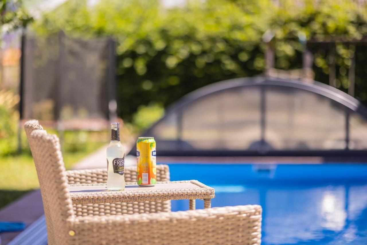 Apartmany Nezarka A Privatni Wellness 인드르지후프흐라데츠 외부 사진