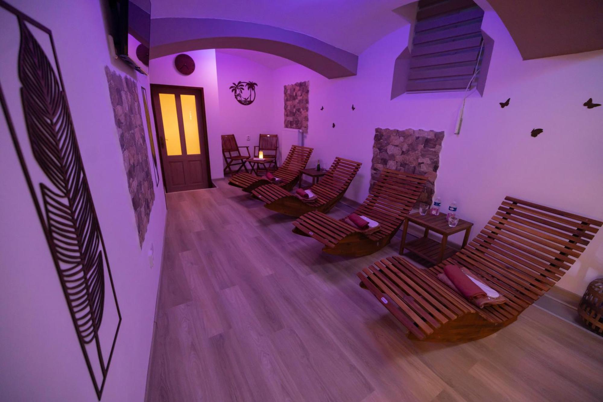 Apartmany Nezarka A Privatni Wellness 인드르지후프흐라데츠 외부 사진