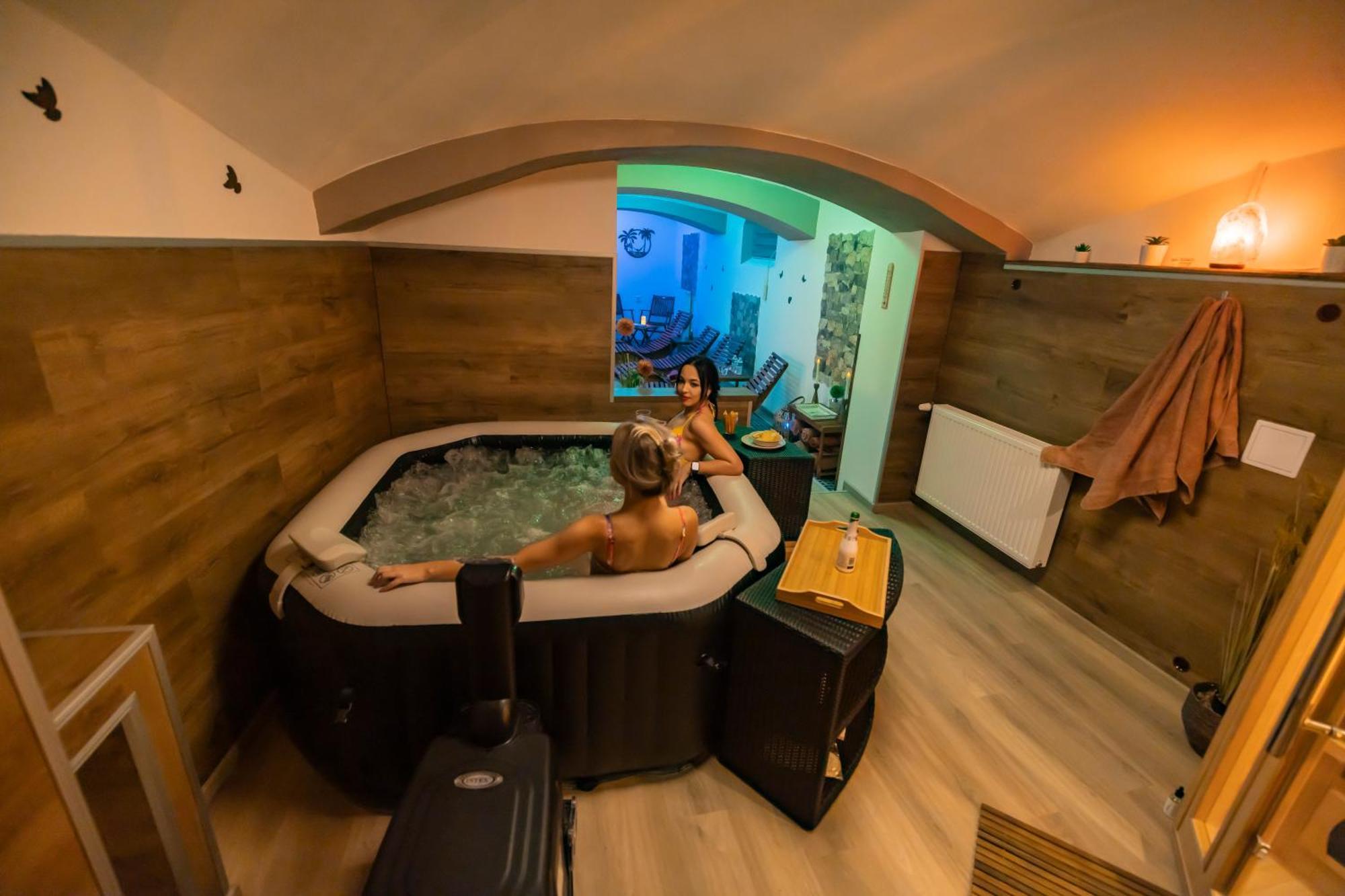Apartmany Nezarka A Privatni Wellness 인드르지후프흐라데츠 외부 사진
