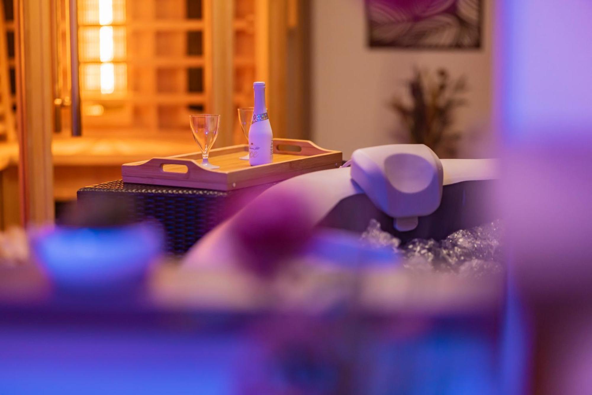 Apartmany Nezarka A Privatni Wellness 인드르지후프흐라데츠 외부 사진
