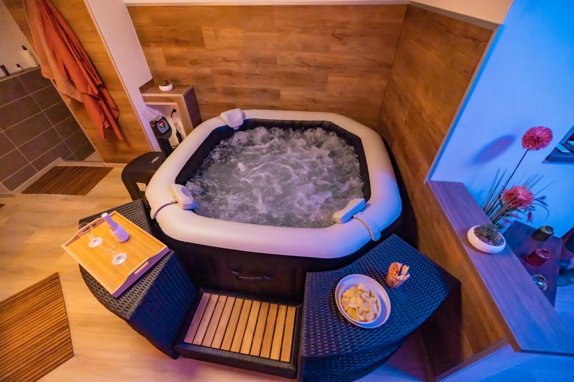Apartmany Nezarka A Privatni Wellness 인드르지후프흐라데츠 외부 사진