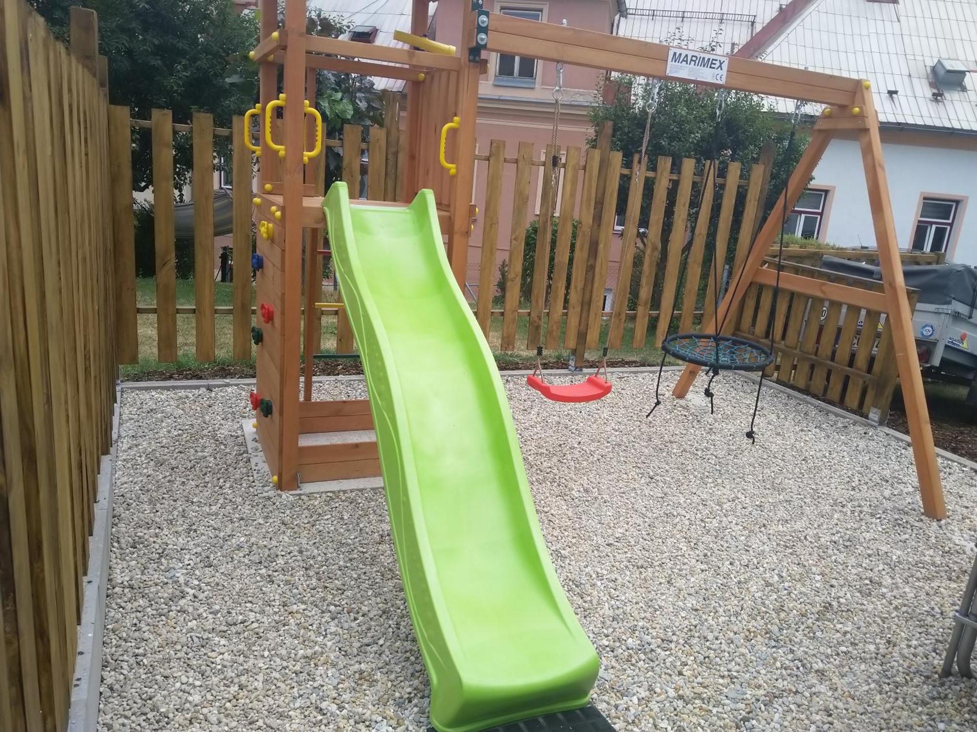 Apartmany Nezarka A Privatni Wellness 인드르지후프흐라데츠 외부 사진