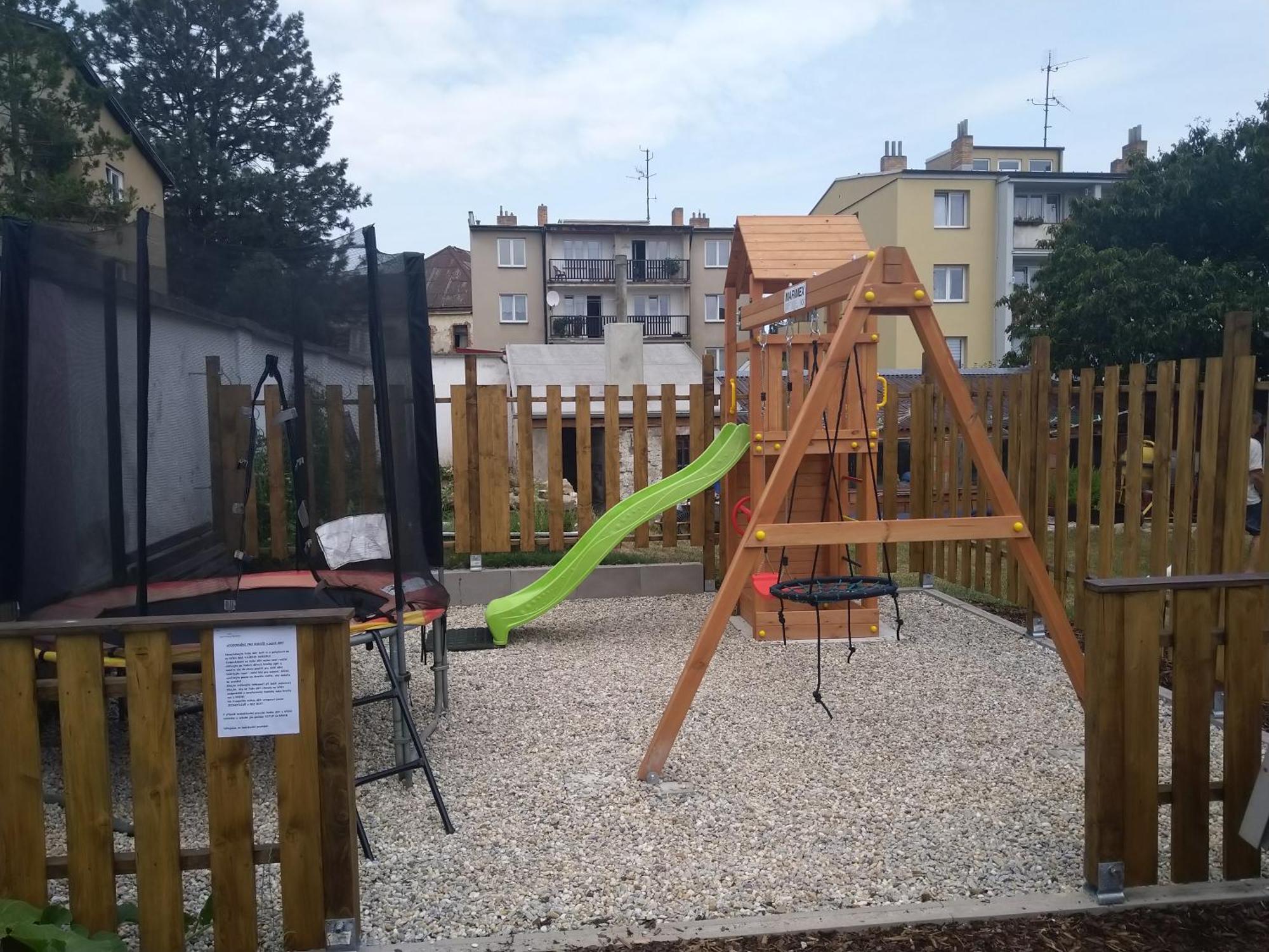 Apartmany Nezarka A Privatni Wellness 인드르지후프흐라데츠 외부 사진